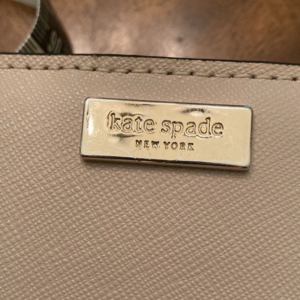 Kate Spade Laurel Way Stacy Wallet EUC - Picture 2 of 13